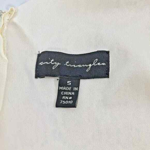 City Triangles‎ 1 Pc Jumpsuit Juniors 5 Romper Shorts V-Neck Lace Top - Picture 6 of 6